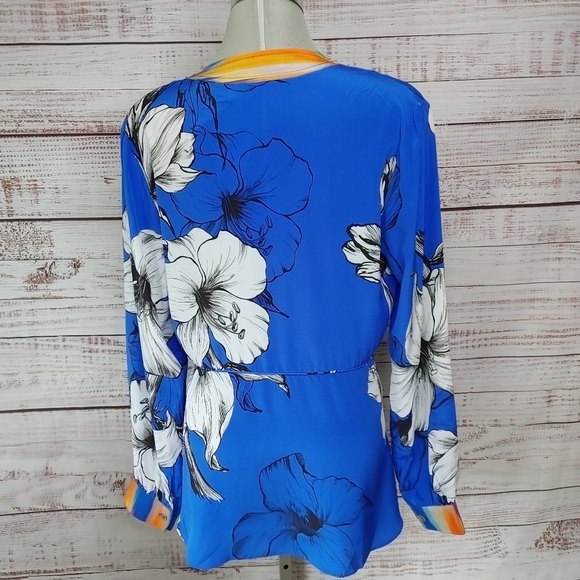 ROBERT Graham silk wrap top size M - Picture 8 of 16